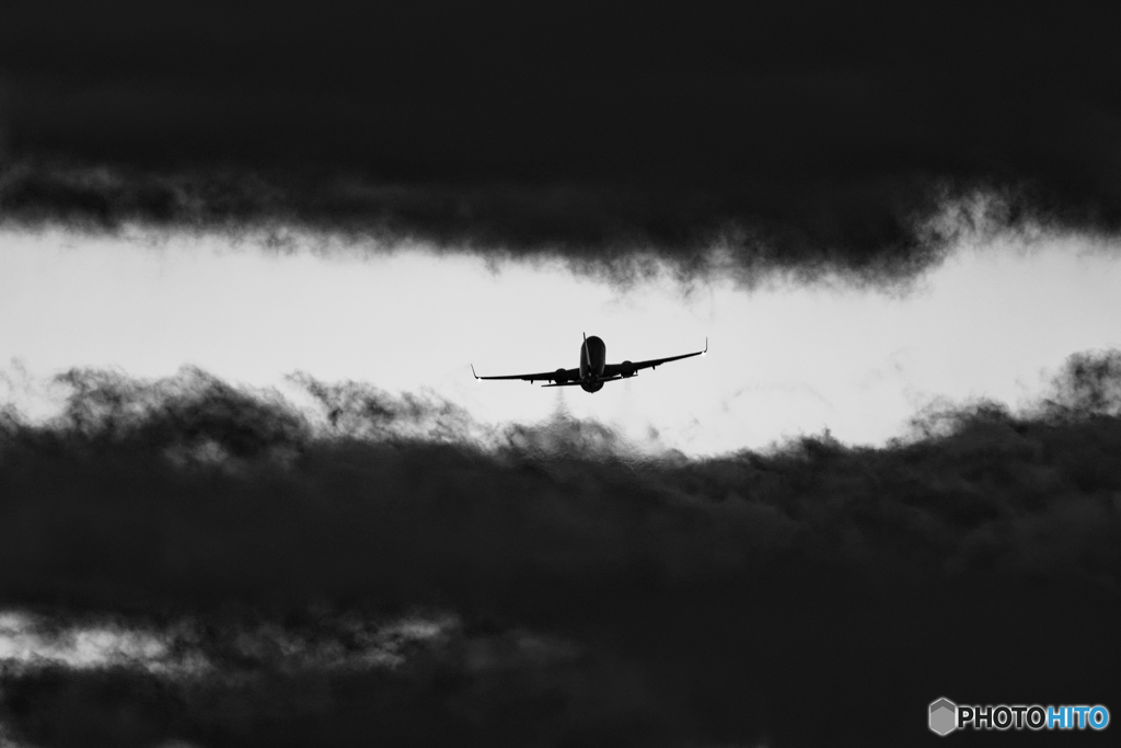 雲の割れ間を目指して