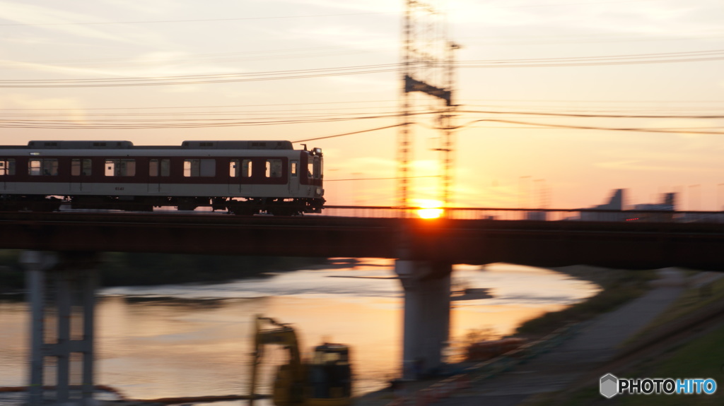 夕日と列車