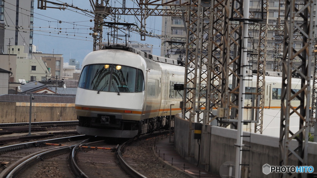 布施駅にてアーバンライナー1