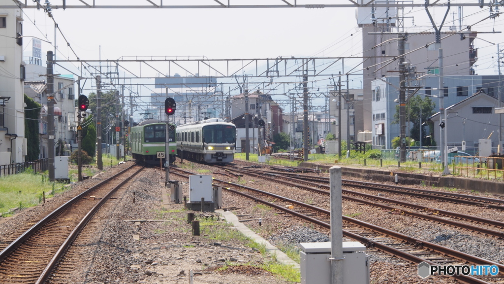 201系と221系