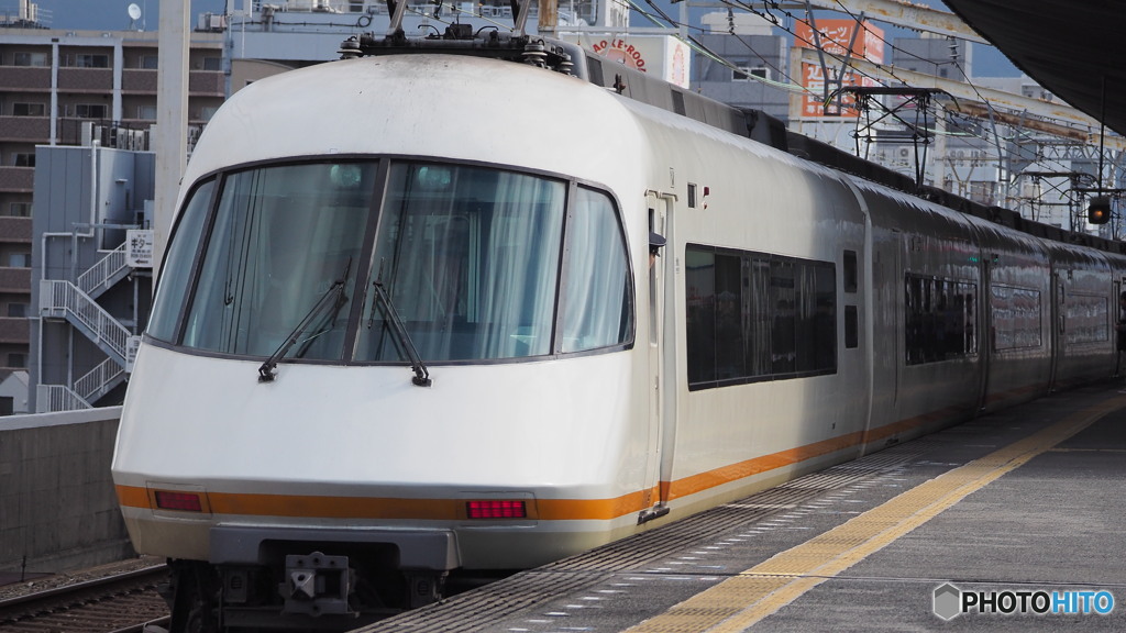 布施駅にてアーバンライナー4