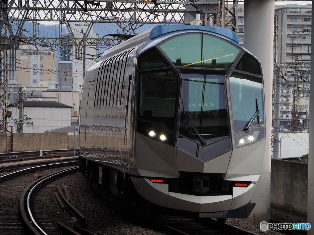 布施駅にてしまかぜ4