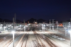 夜明け前の多度津駅