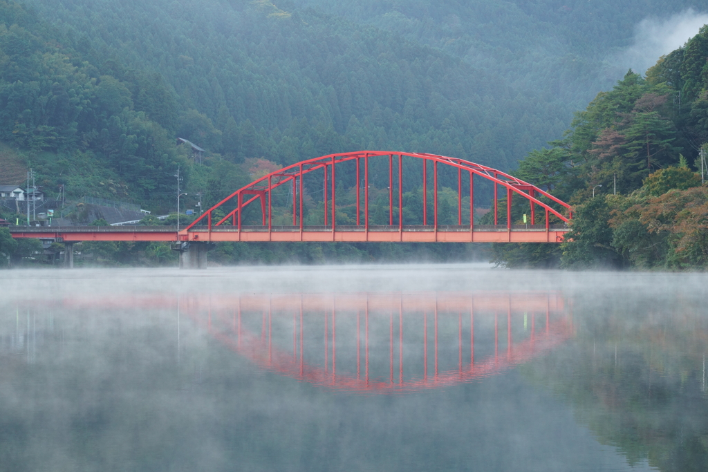 朝霧と水鏡