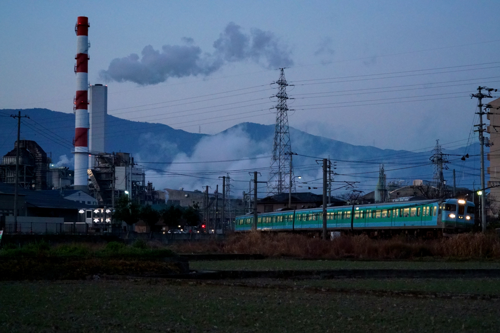 煙突と電車