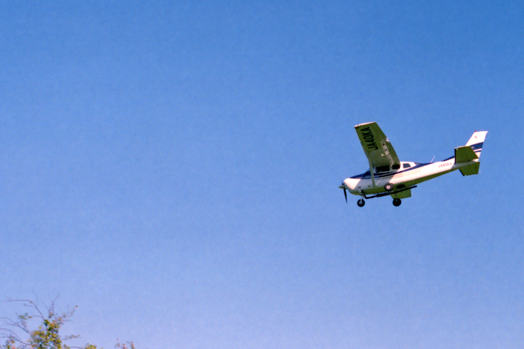 調布飛行場②・4-2 セスナ206