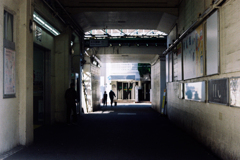 JR大久保駅南口ガード下