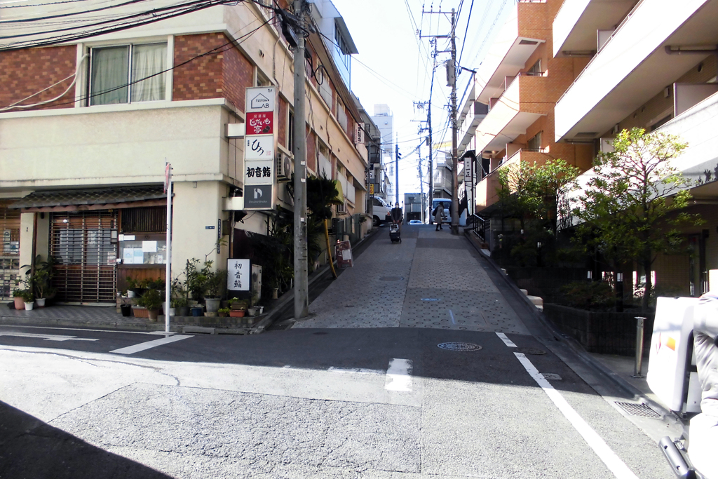 十二社(西新宿四丁目)弁天池跡は..。②・4-3