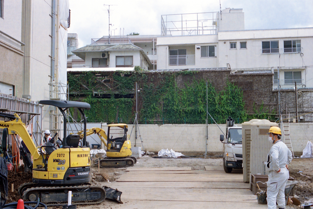 下北沢の蔦の絡まる建物・3-2