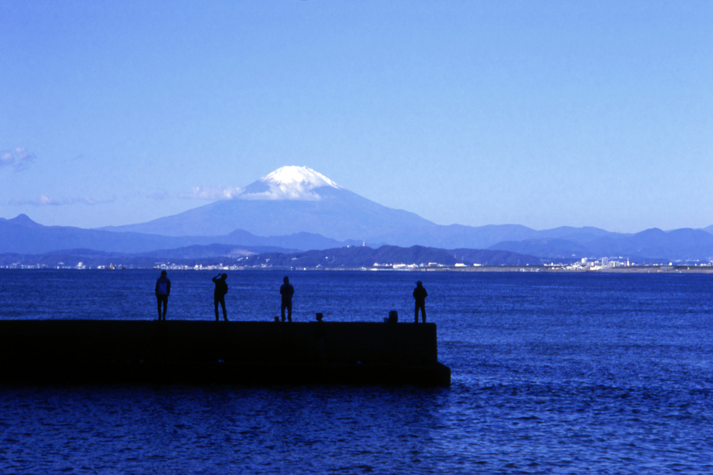 富士山と釣り人