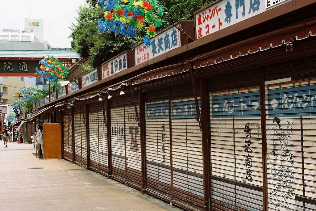 伝法院通りの風景