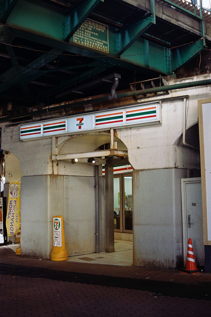 ガード下は呑み屋の定番ではなくなった