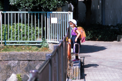 佃堀を見下ろす少女(過去写真)