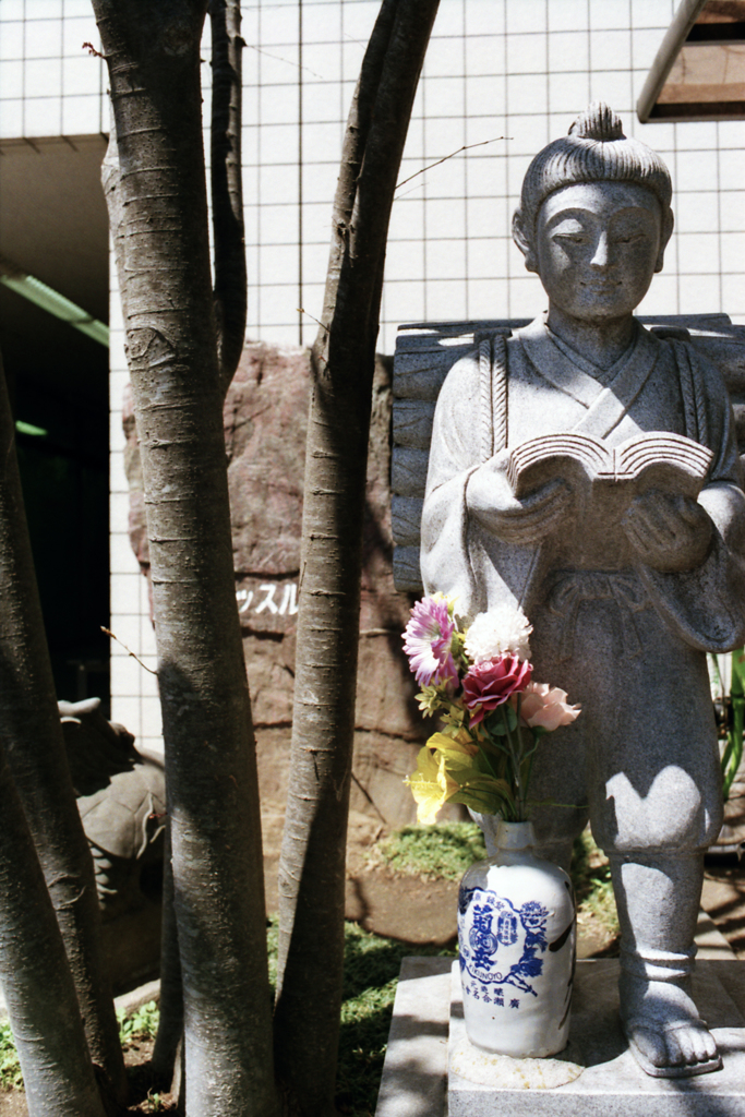 二宮金次郎・FD35mm/F2・3-2