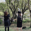 日比谷公園・Film No.25・枝垂れ桜とカメラ女子二人