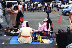 蒸し暑いフリマ