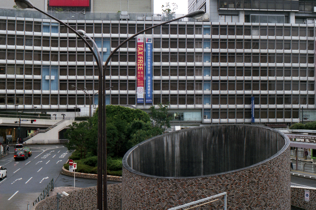雨の新宿-1