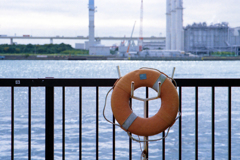 海芝浦その②・浮き輪