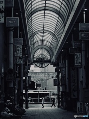 商店街でポツリ