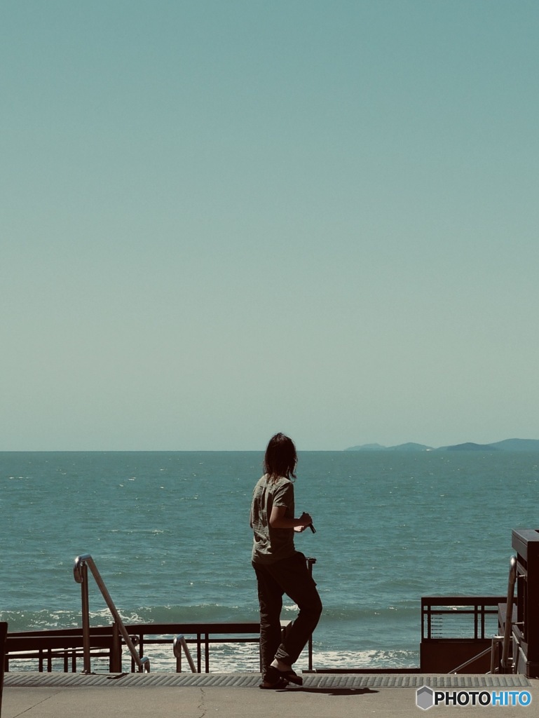 海の向こうに