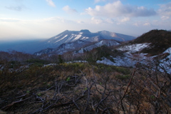 残雪の山