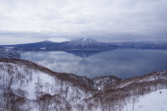 山を映す