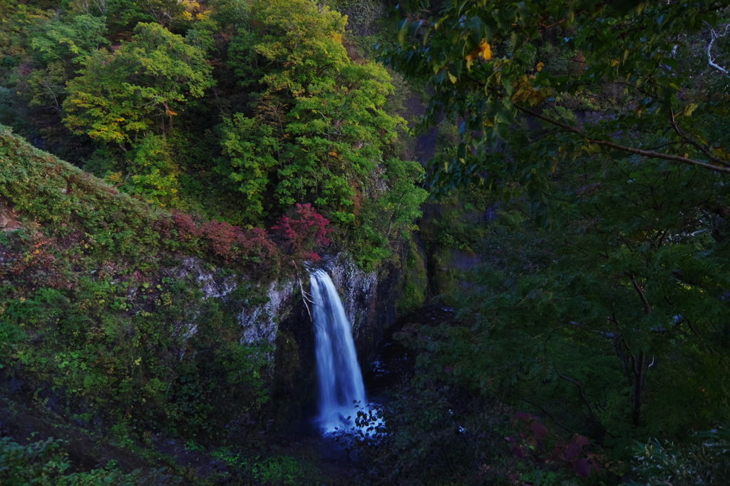 静かな滝