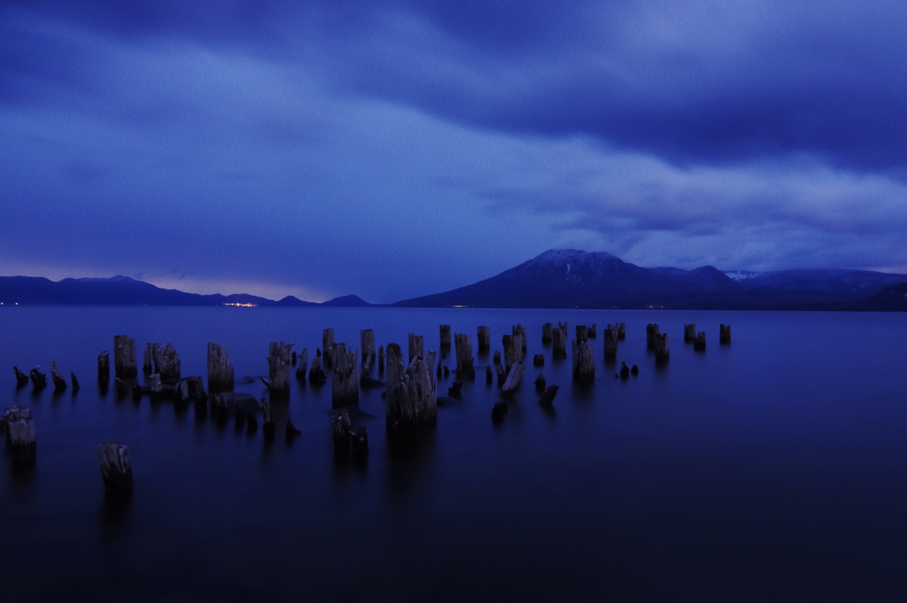 迫る雲