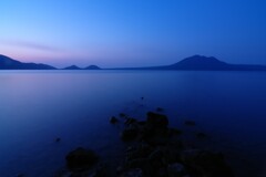 青い支笏湖