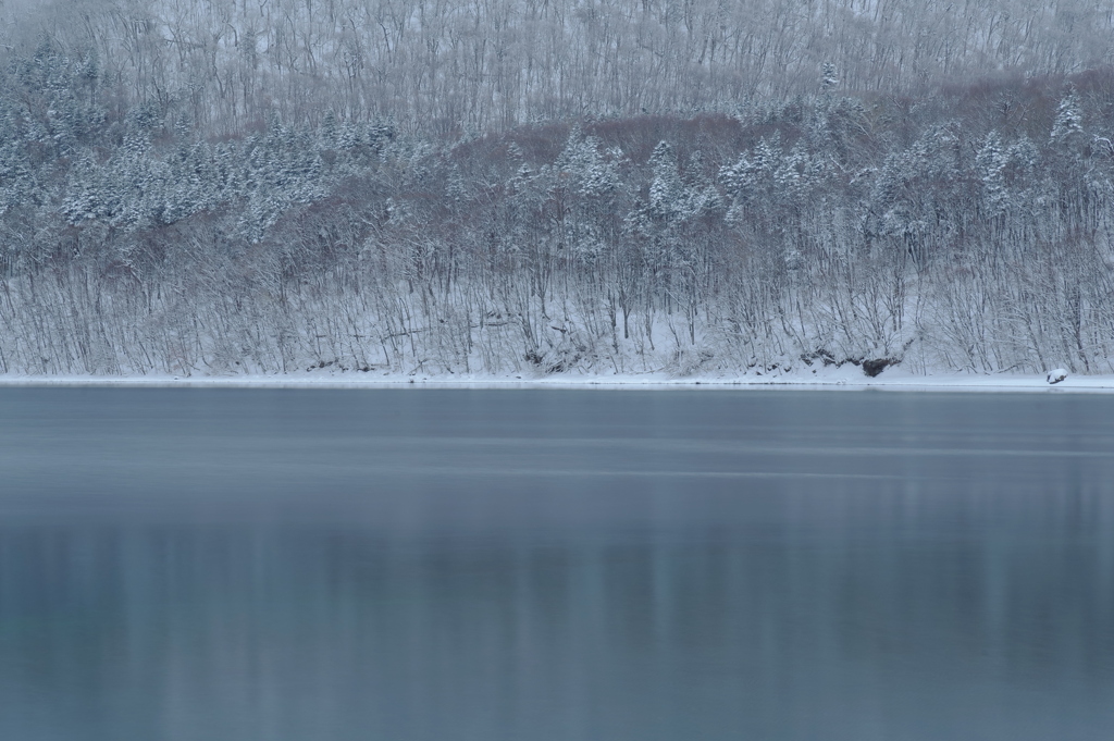 モーラップ山を映す