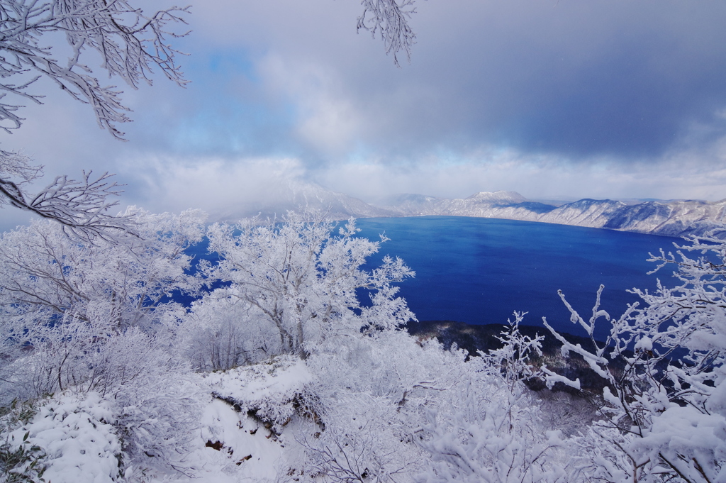 輝く山