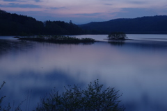 湖の夜明け