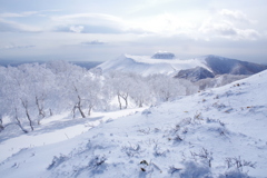 眩しい山