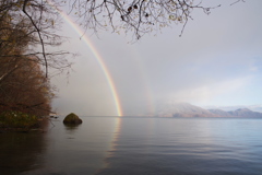 支笏湖と虹