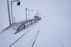 プラットホームだけの駅