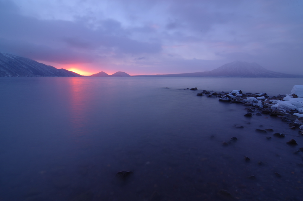 陽のない夜明け