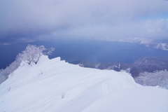 雪の支笏湖