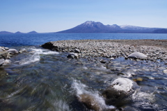 支笏湖に注ぐ流れ