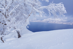 青い湖