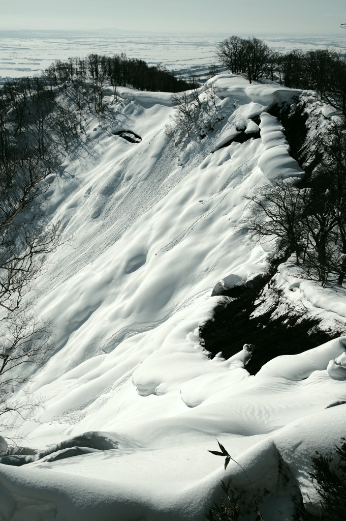 春の山