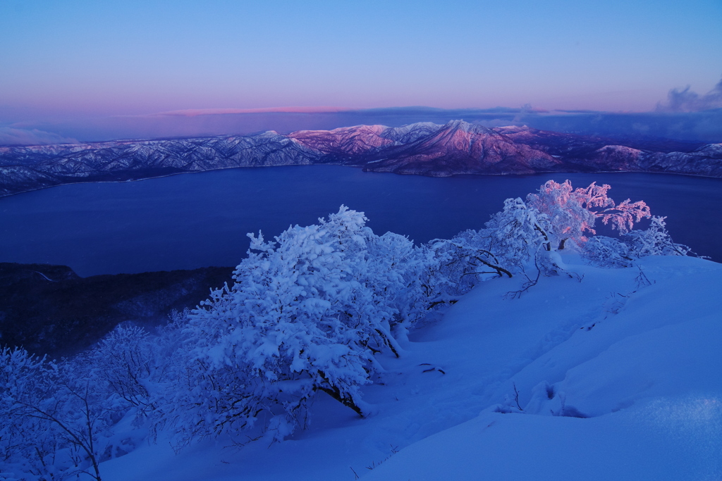 朝日の山