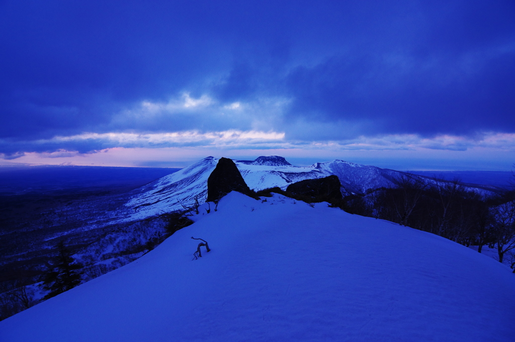 青い山