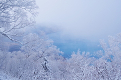 青い支笏湖