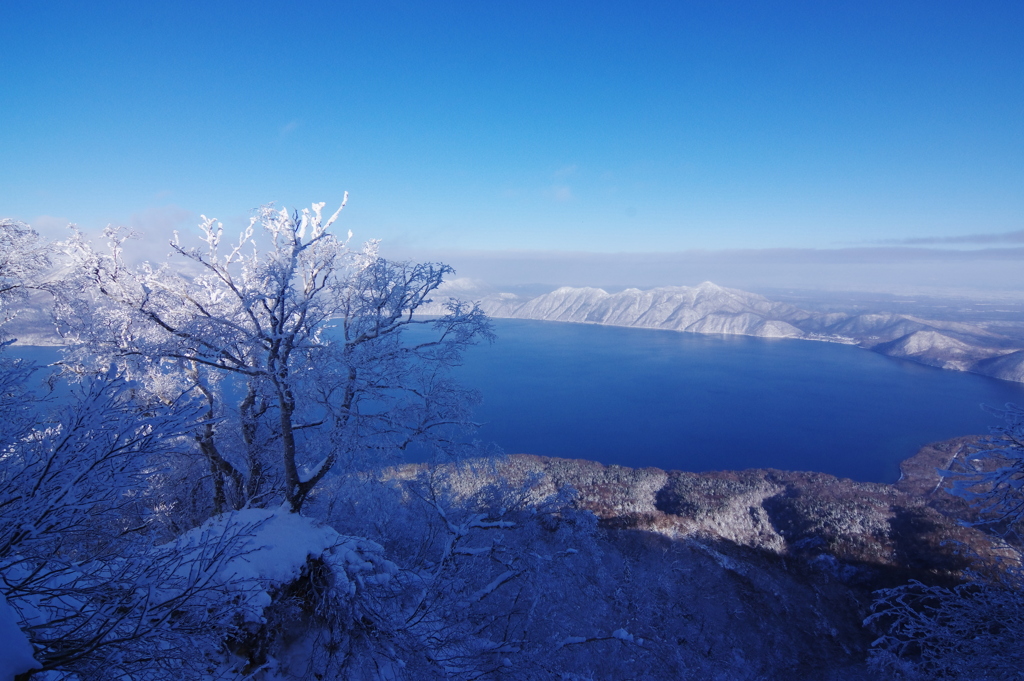 青い湖