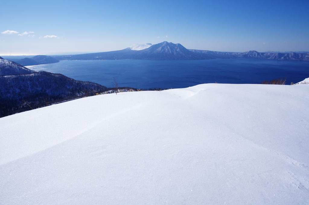 青と雪野原