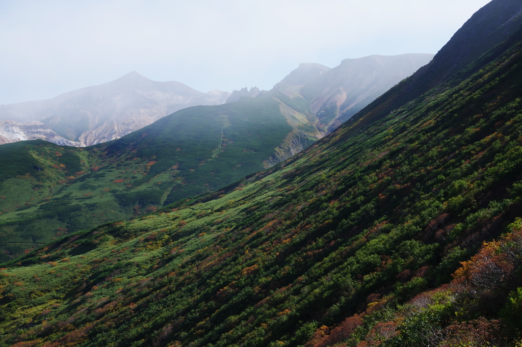 霞む十勝岳