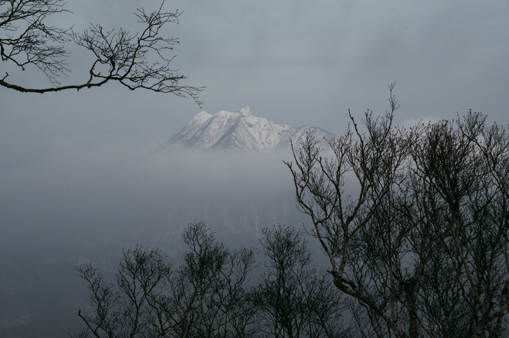 浮かぶ山
