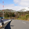 初冬の八甲田と道路の冬支度