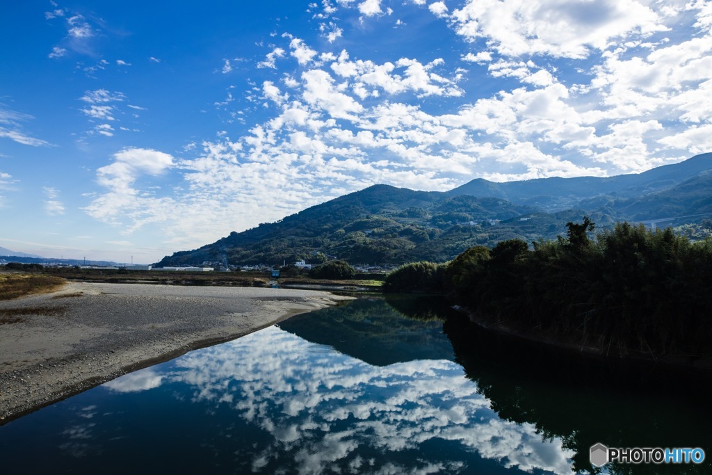 紀の川の水鏡