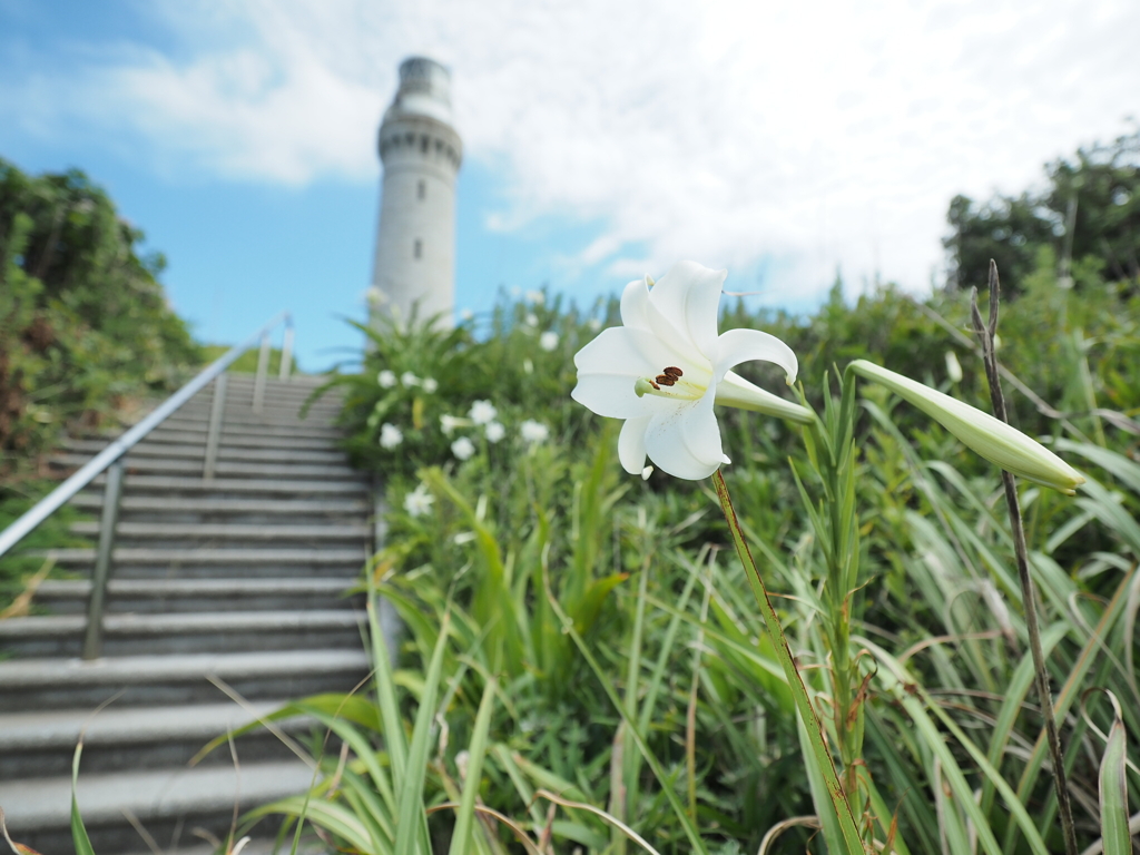 角島灯台と
